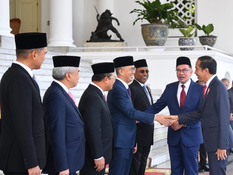 Jokowi Sambut PM Anwar Ibrahim di Istana Bogor