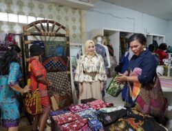 Dedie – Yantie Rachim Bawa GOW Manokwari ke Kampung Batik Cibuluh