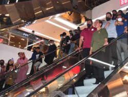 Jokowi Kejutkan Pengunjung Pusat Perbelanjaan di Manado