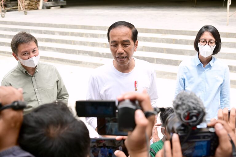 Jokowi Tinjau Progres Revitalisasi Solo Safari
