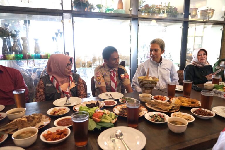 Dedie Rachim Ajak Makan Siang Siswa Heroik SMPN 7 Bantu Petugas Damkar, Sebut Alfin Miliki Integritas Tinggi