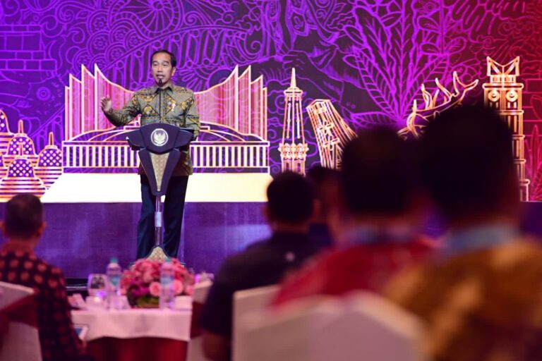 Jokowi Minta OJK Dukung Program Hilirisasi