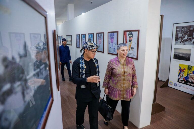 <em>Dubes Australia Siap Kembangkan Perpustakaan Kota Bogor</em>