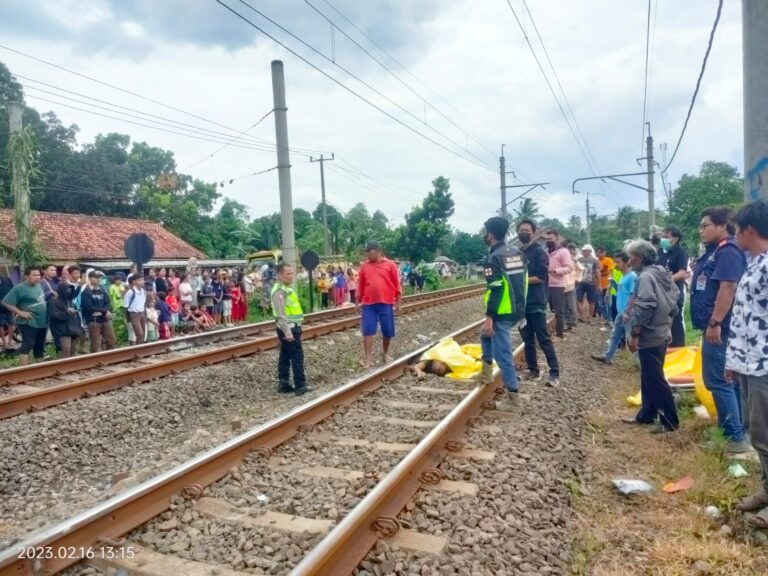 Pengendara Motor Tewas Tertabrak Kereta Api di Parung Panjang Bogor