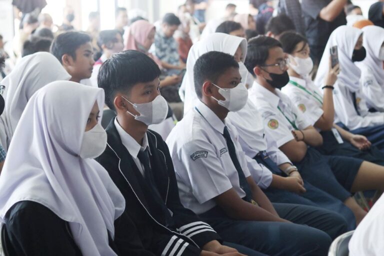 Bermedia Sosial Harus Beradab dan Berilmu, Safari Jurnalistik di SMP Negeri 5 Kota Bogor