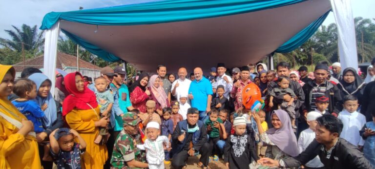 Masyarakat Desa Pangkalan Cikidang Gelar Bakti Sosial Sunatan Masal