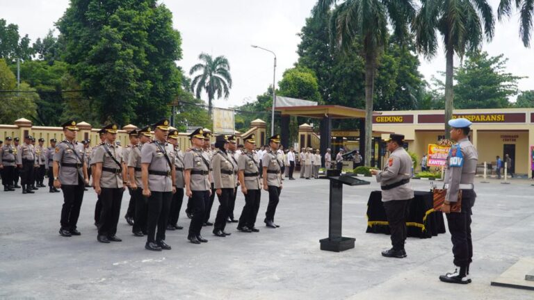 <em>Polres Bogor Gelar Sertijab Wakapolres Bogor, Kabag Ops, Kabag Ren, Kasat Samapta Hingga Kapolsek</em>