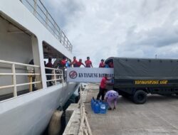 KN. Tanjung Datu-301 Angkut Ribuan Paket Bansos Korban Longsor ke Pulau Serasan Natuna