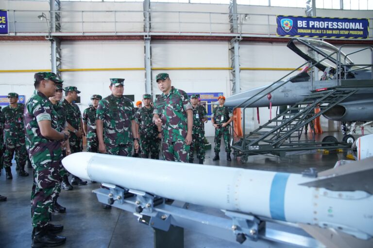 Panglima TNI Apresiasi dan Bangga kepada Personel Skatek 042 Berhasil Upgrade Pesawat F-16 Fighting Falcon