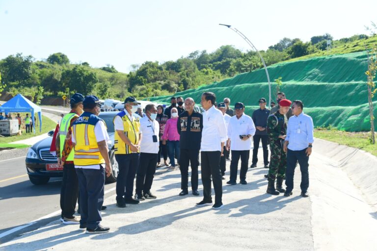 Presiden Resmikan Jalan dan Tinjau Tempat KTT ASEAN