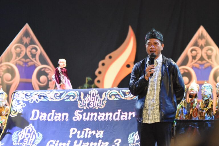 Pagelaran Wayang Golek Pererat Antara Pemimpin Daerah dengan Masyarakat