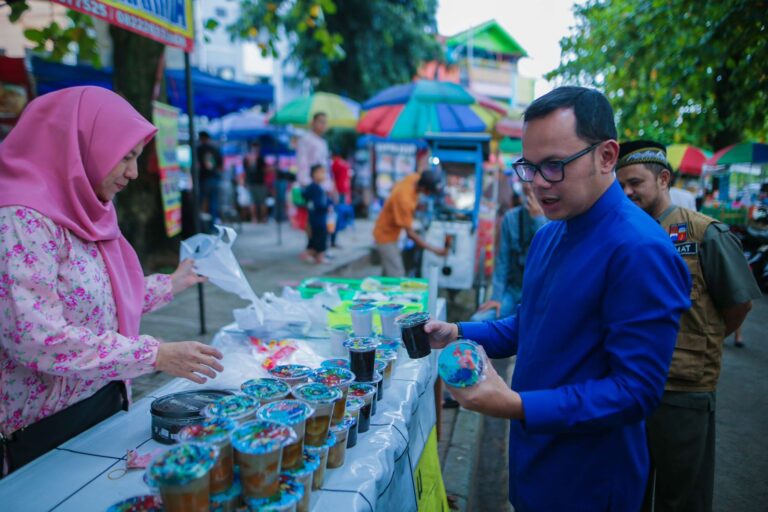 Berburu Takjil di Bundaran Yasmin, Ada Bubur Manado hingga Pempek Palembang