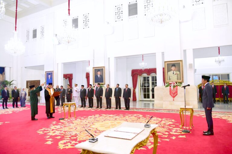 Pengucapan Sumpah Sunarto sebagai Wakil Ketua MA Bidang Yudisial Disaksikan Presiden