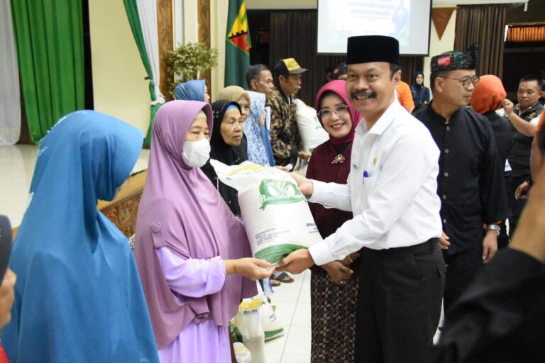 Dinsos bersama DKPP Tingkatkan Kapasitas Fasilitator Operator SIKS-NG dan Launching Bansos Pangan Nasional 2023