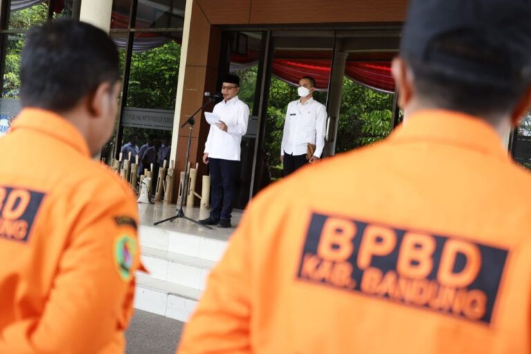 Bupati Bandung Turun Langsung Meninjau Lokasi Banjir dan Tindaklanjuti Aspirasi Masyarakat terhadap Banjir di Desa Pamekaran
