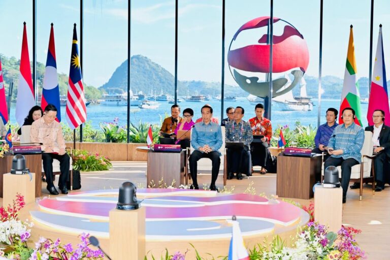 Puncak KTT Ke-42 ASEAN, Para Pemimpin Kenakan Tenun Songke Manggarai