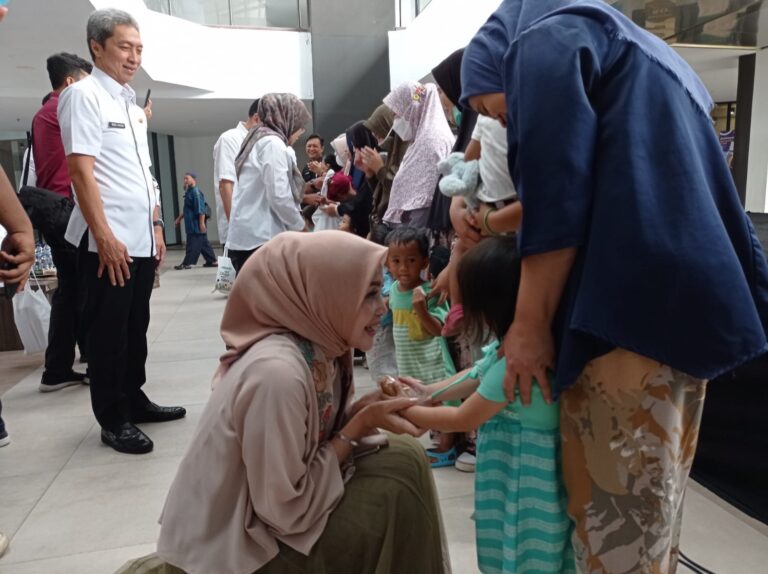 Entaskan Stunting, Bagi-bagi Telur Hingga Gaet Orang Tua Asuh