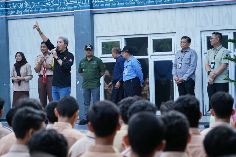 Dukcapil Kota Bogor Goes To School di SMAN 5 Disambut Antusias