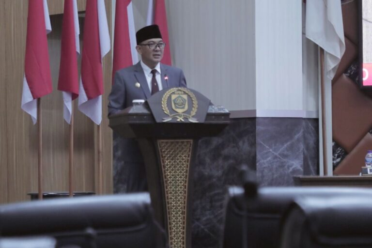 Iwan Setiawan Sampaikan Rekomendasi DPRD Terhadap LKPJ Bupati Bogor Tahun 2022 di Rapat Paripurna