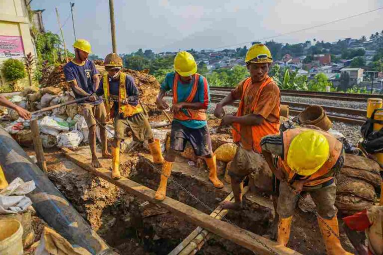 Bima Arya:  Titik Kebocoran Pipa di Bogor Selatan Akibat Guncangan Kereta