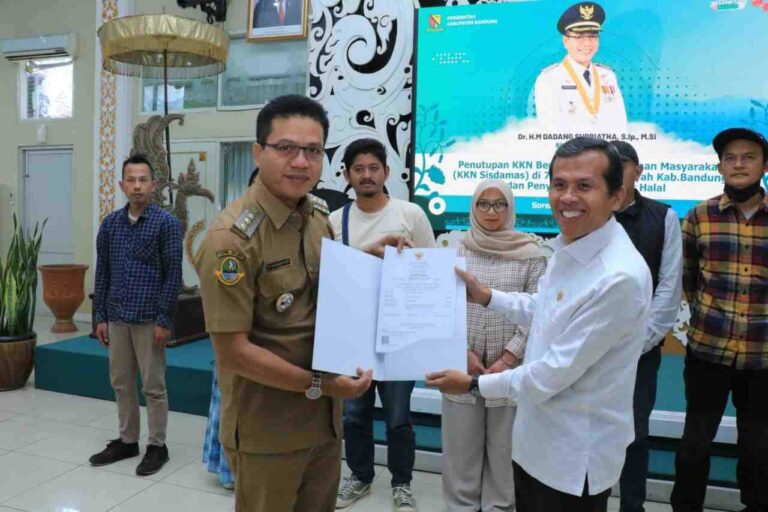 Bupati Tutup KKN Sisdamas UIN Sunan Gunung Djati Bandung