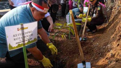 Lestarikan Alam, DPRD dan Kapolresta Bogor Kota Lakukan Penanaman Bibit Pohon di Kampung Sicapit