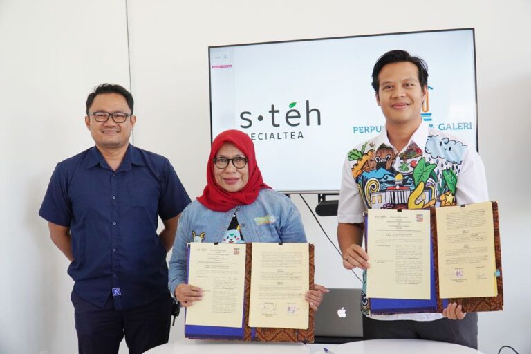 Sekda Syarifah Lakukan Penandatanganan Kerja Sama dengan  Esteh Indonesia Penataan Kawasan Perpustakaan dan Galeri