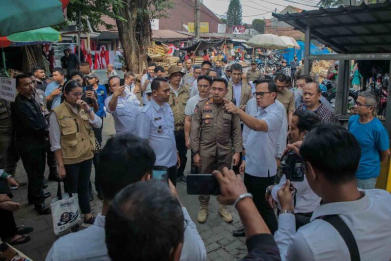 Bima Arya “ini sudah 10 tahun begini-begini aja”, PKL Pasar Kebon Kembang Dibongkar, Ditargetkan Tertata dan Bersih