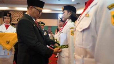 Bertugas Kibarkan Merah Putih Peringati HUT RI Ke 78, Paskibraka Kabupaten Bogor Dikukuhkankan