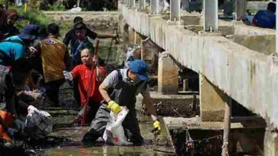 Bebersih Situ Gede, Dedie Rachim: Kota Bogor Bebas Sampah Bukan Mimpi