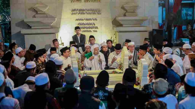 Haul Raden Saleh ke-146, Habib Luthfi Ingatkan Jaga Keutuhan NKRI