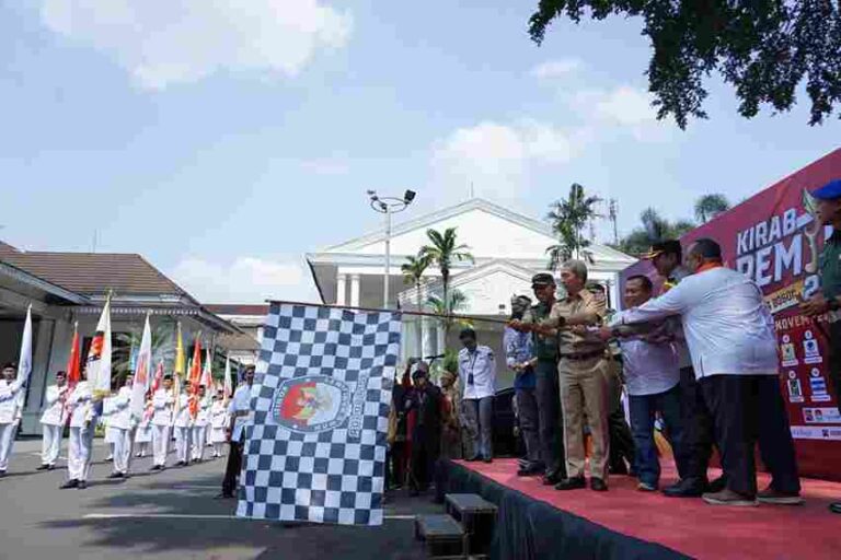 Dedie Rachim bersama Samsudin Lepas Kirab Pemilu Damai 2024 di Kota Bogor, KPU Ajak Jaga Kondusifitas