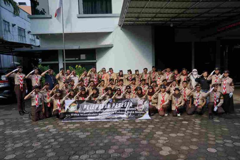 Dedie Rachim Lepas 30 Anggota Pramuka Kota Bogor ke Perkemahan Bakti Kalpataru