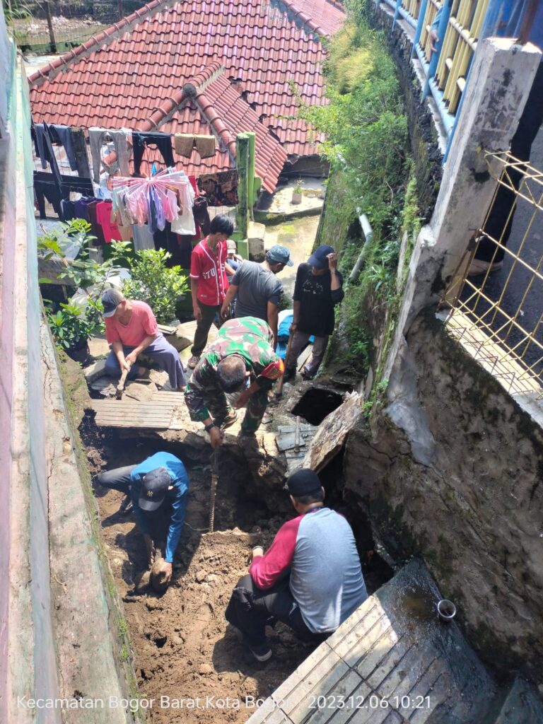 Koramil/0604 Bogor Barat dan Warga Bersinergi Cegah Banjir