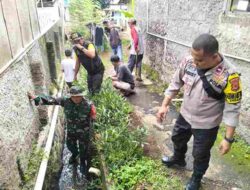Cegah Bencana, Babinsa Koramil 0603/Bogor Timur Bersinergi Tanam Pohon dan Bersihkan Parit