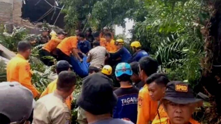 Pohon Tumbang Renggut Nyawa Pedagang Nasi Timbel, Dua Lainnya Luka-luka