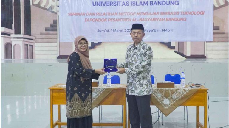 Pengabdian Masyarakat Unisba Gelar Pelatihan Teknologi Pembelajaran di Ponpes Al-Basyariyah Bandung