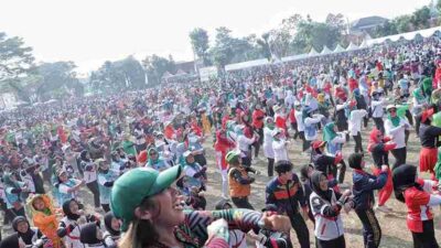 Semarak HUT Kodam III/Siliwangi dan Hari Jadi Kabupaten Bandung: Ribuan Warga Dayeuhkolot Bergoyang Bedas Bersama Kang DS
