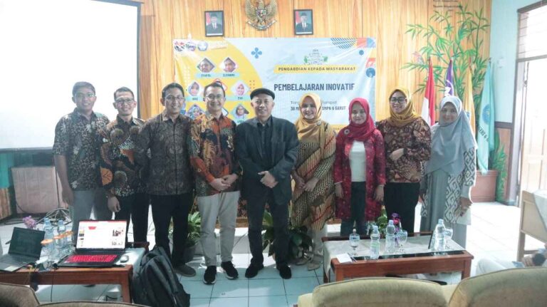 Mahasiswa S3 Pendidikan Matematika UPI Memberikan Pelatihan Pembelajaran Inovatif di SMP Negeri 6 Garut