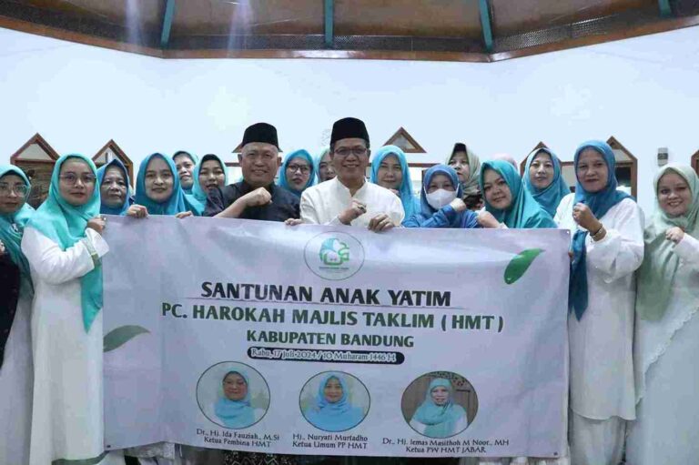 Abul Yatama Bupati Bandung di Malam Jumat Santuni Puluhan Anak Yatim Binaan HMT