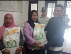 Pemdes Cijengkol Salurkan Bantuan Beras Bulog untuk 1018 KK