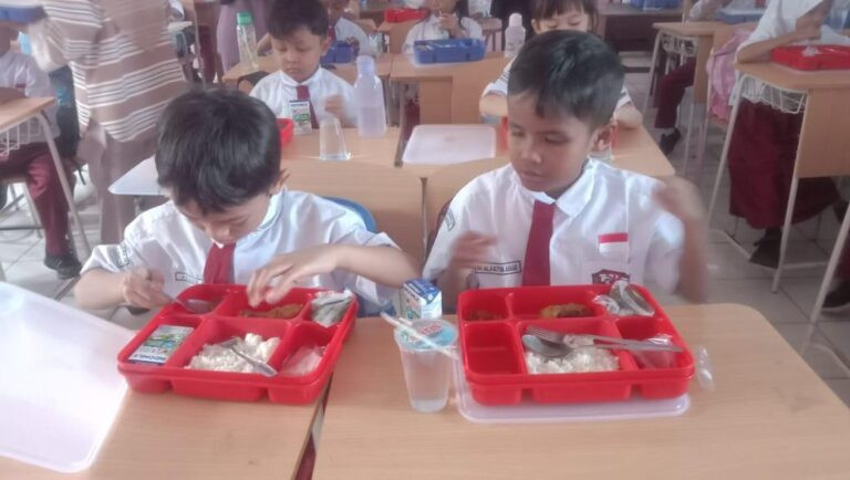 Program Makan Siang Gratis di SDN Nanggewer 1, Bogor: Langkah Tingkatkan Gizi Anak