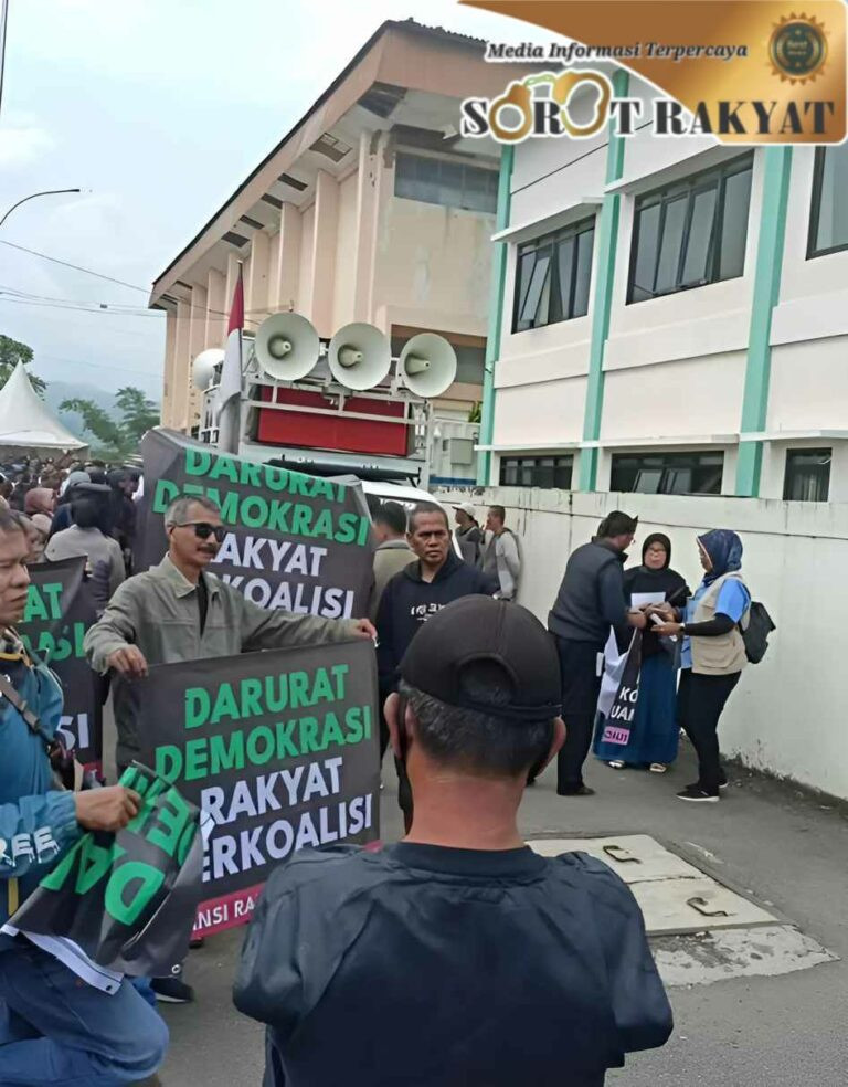 Pilkada Kabupaten Bandung Diwarnai Dugaan Pelanggaran, Massa Demo Bawaslu Tuntut Keadilan