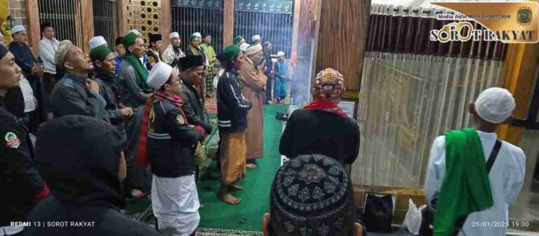 Ziarah Kubro 2025, Jama’ah Majelis Al-Inayah Tiba di Makam Pangeran Hariyang Kencana