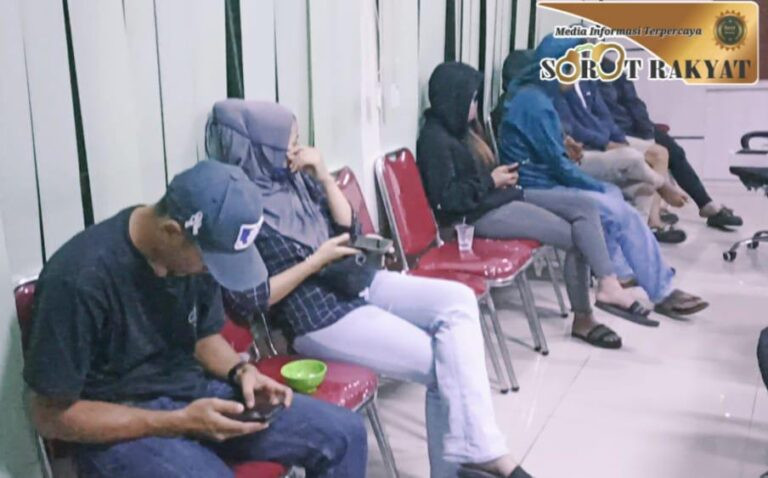“Sibuk Berpakaian” Saat Digerebek, 7 Pasangan Mesum Terciduk!
