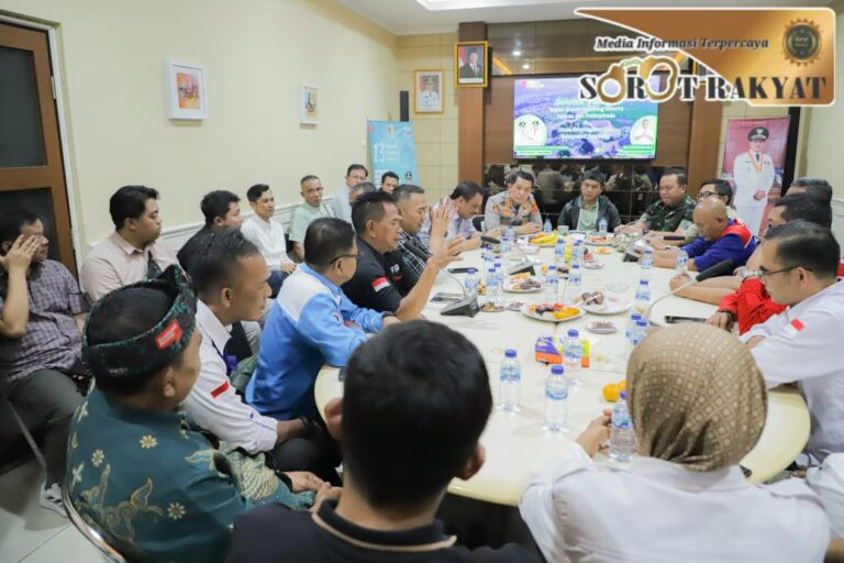 May Day ‘Kolaborasi’: Benarkah Buruh Bandung Hanya Butuh Sembako?