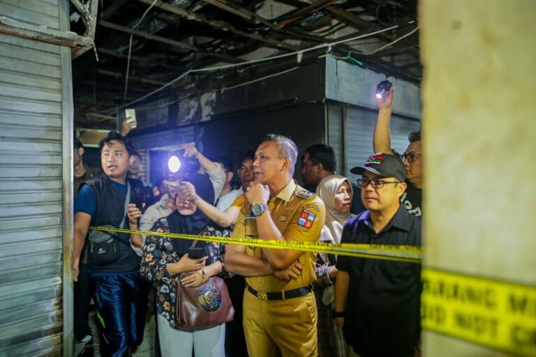 Wakil Wali Kota dan Dirut PPJ Tinjau Lokasi Kebakaran Pasar Kebon Kembang, Solusi Darurat Disiapkan