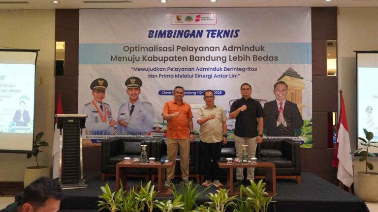 Terobosan Adminduk Bandung: Bupati Genjot Pelayanan Publik Anti Ribet!