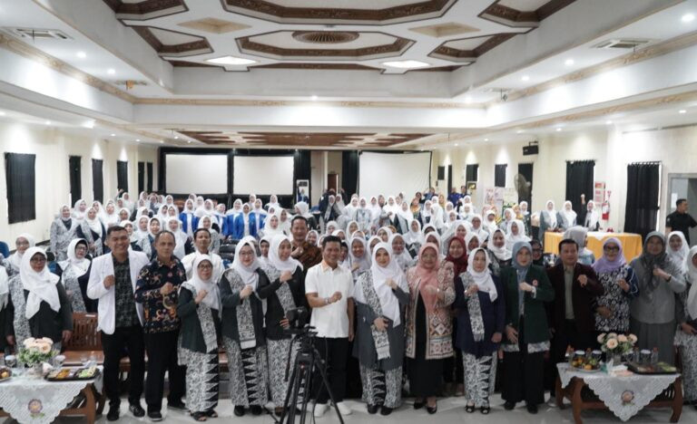 Beasiswa S1 untuk Bidan Berprestasi: Komitmen Bupati Bandung Tingkatkan SDM Kesehatan!