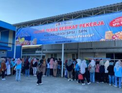 Heboh! 1.500 Item Sembako Ludes di Pasar Murah Buruh Rembang: Serikat Pekerja Beri Subsidi Rp2.000 Per Komoditas